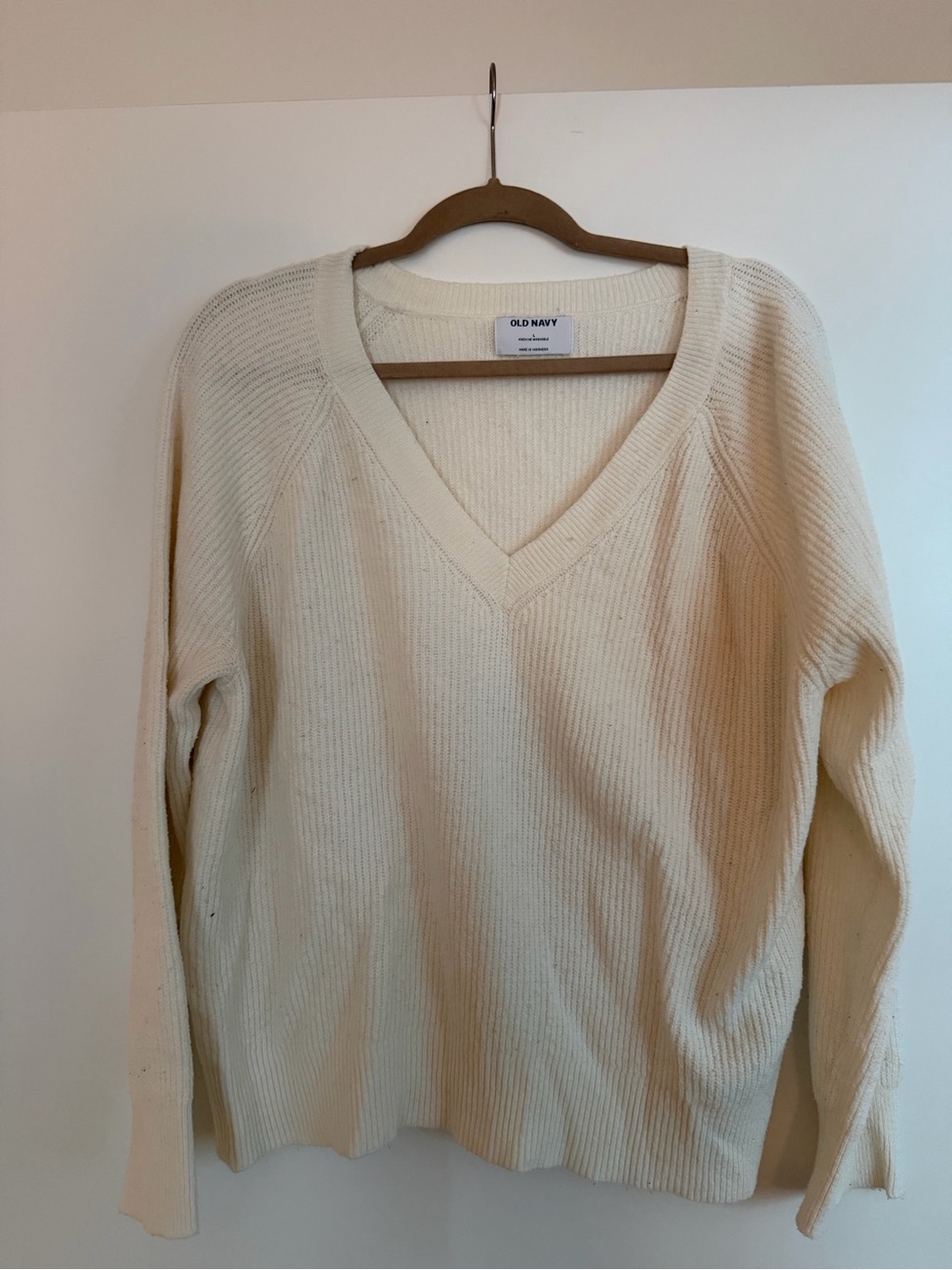 Old Navy Cream V-Neck Ribbed Pullover Sweater